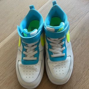 Nike Girls Youth Shoes- Size 2